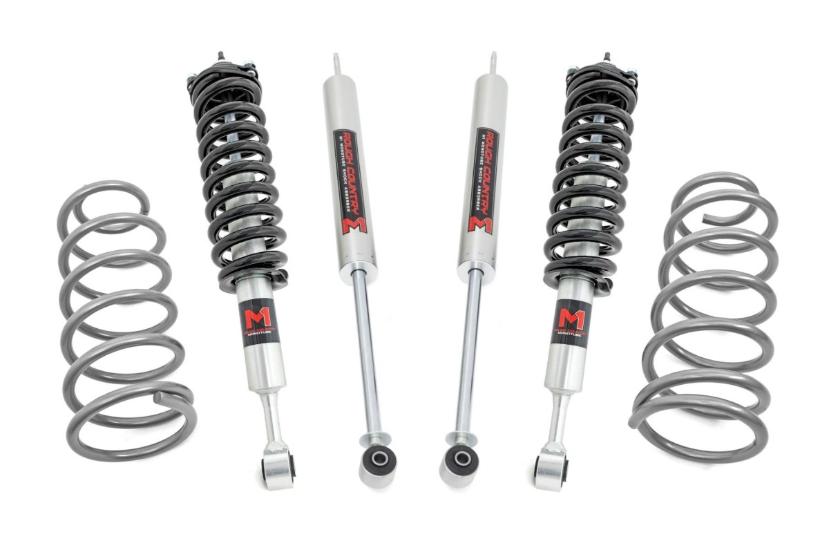 Toyota FJ Cruiser Suspension Lift Kit - Rough Country - M1 Struts/M1 - '07-'14